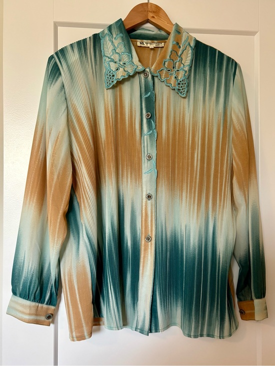 Tops - Vintage Sweet Tiger pleated Fashion Blouse.